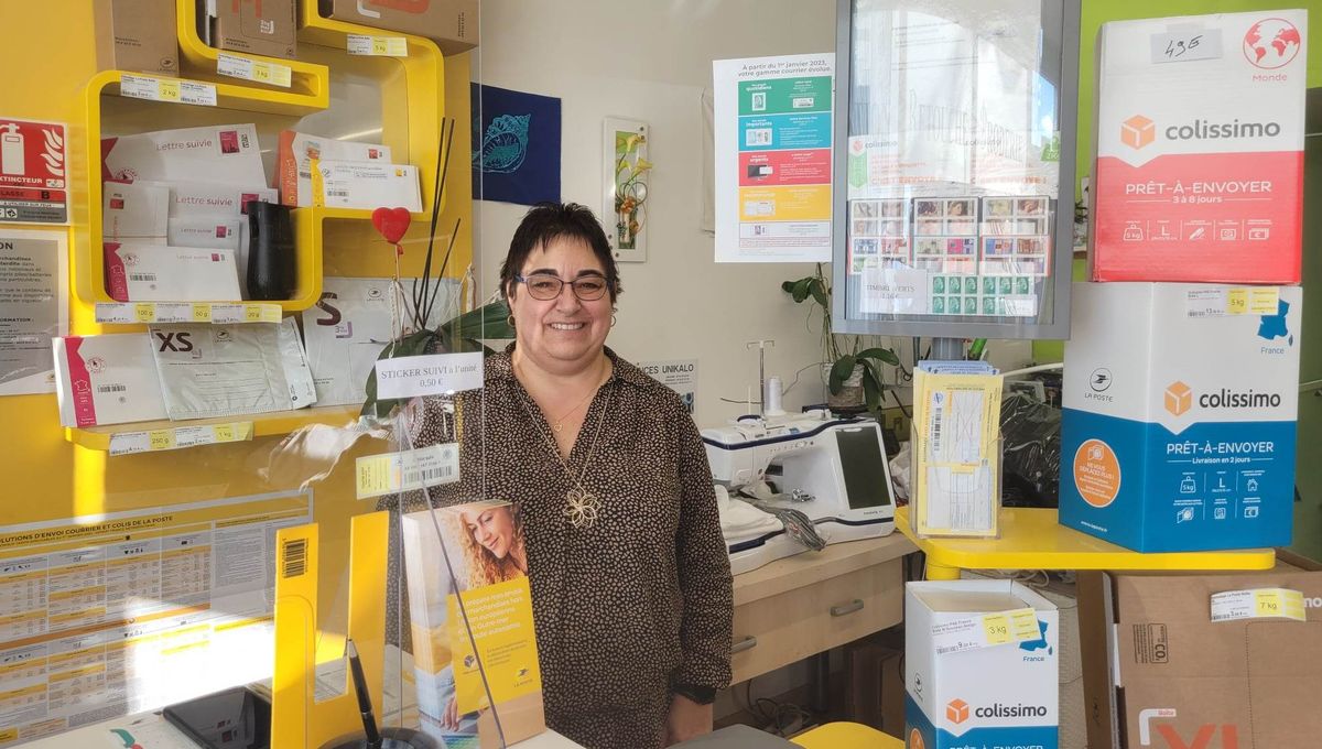 Nathalie Lafaye, couturière et relais poste à Saint-Sulpice-de-Faleyrens, le 30 novembre 2022.