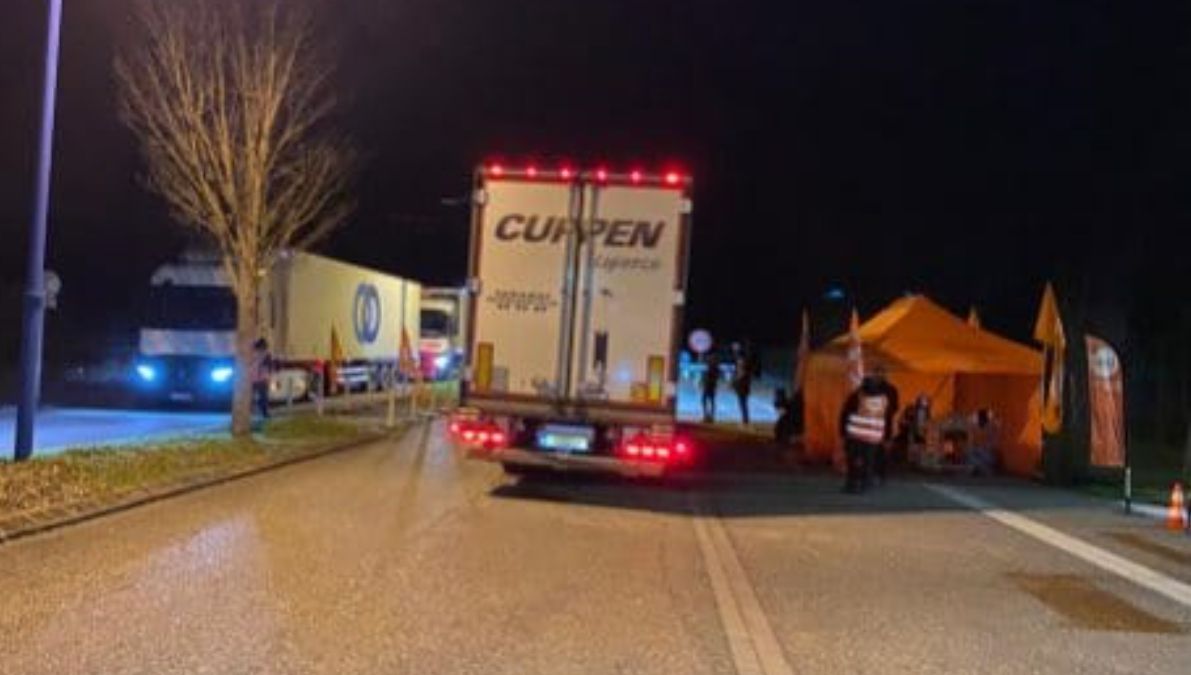 La CFDT transports bloque une plateforme de la grande distribution à Entzheim (Bas-Rhin)