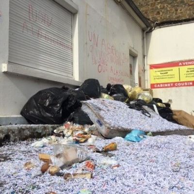 La permanence de Stéphane Travert, dégradée par les manifestants.