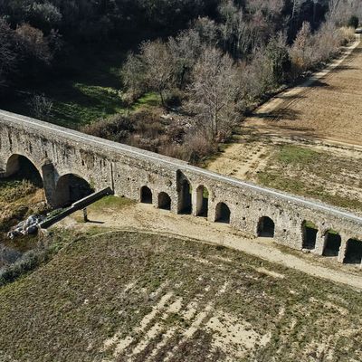 L'aqueduc fait 170 mètres de long.