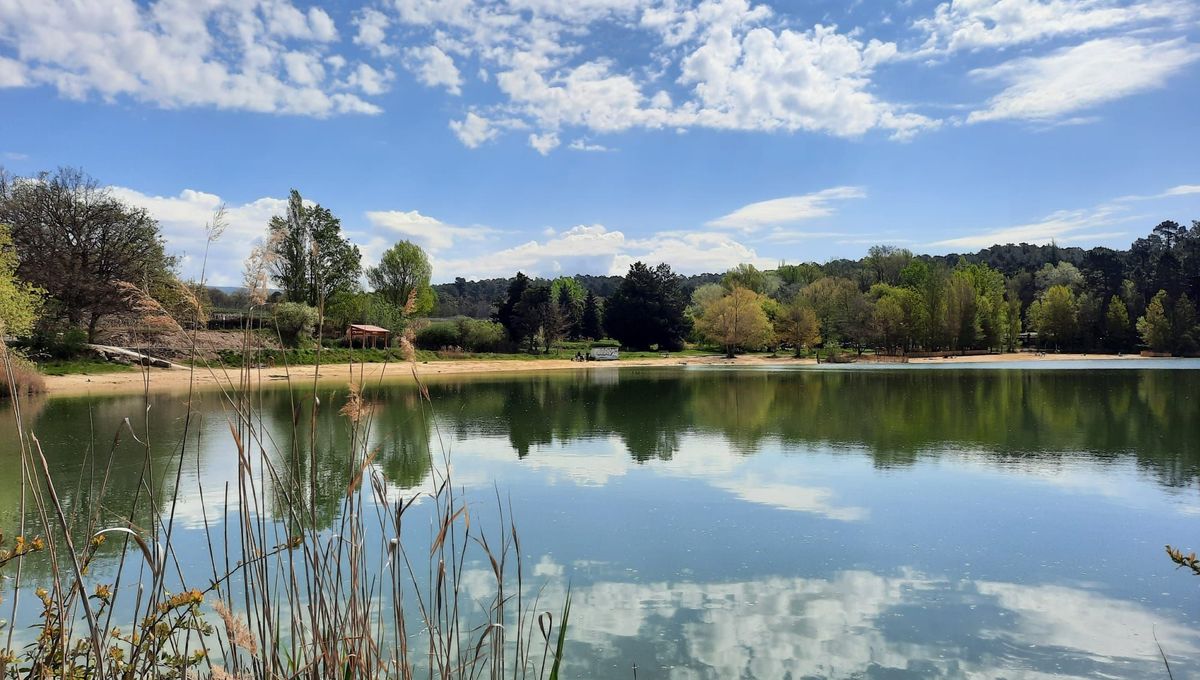 Le lac des Salettes à Mormoiron est labellisé espace naturel sensible depuis 2019