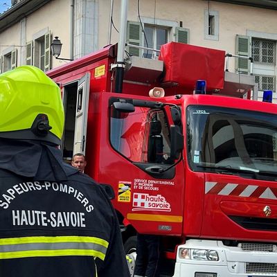 Une équipe spécialisée des pompiers est intervenue pour désincarcérer cet homme.