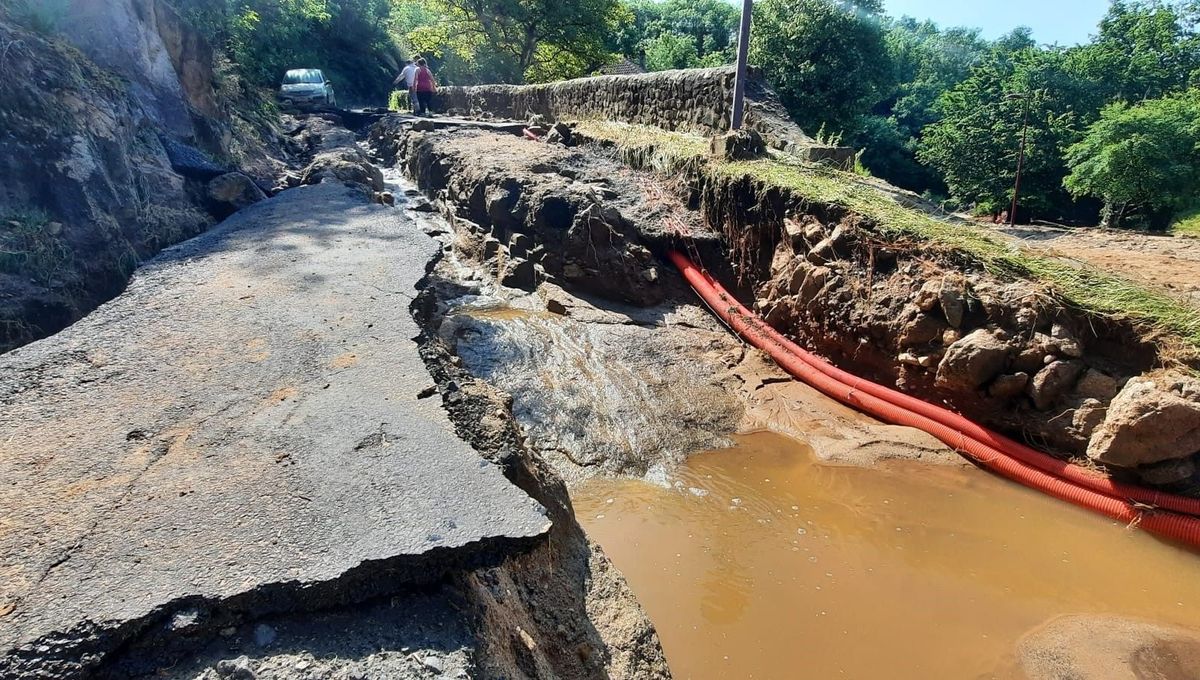 La route de Moulard à Champeix n'a pas résisté à la coulée de boue