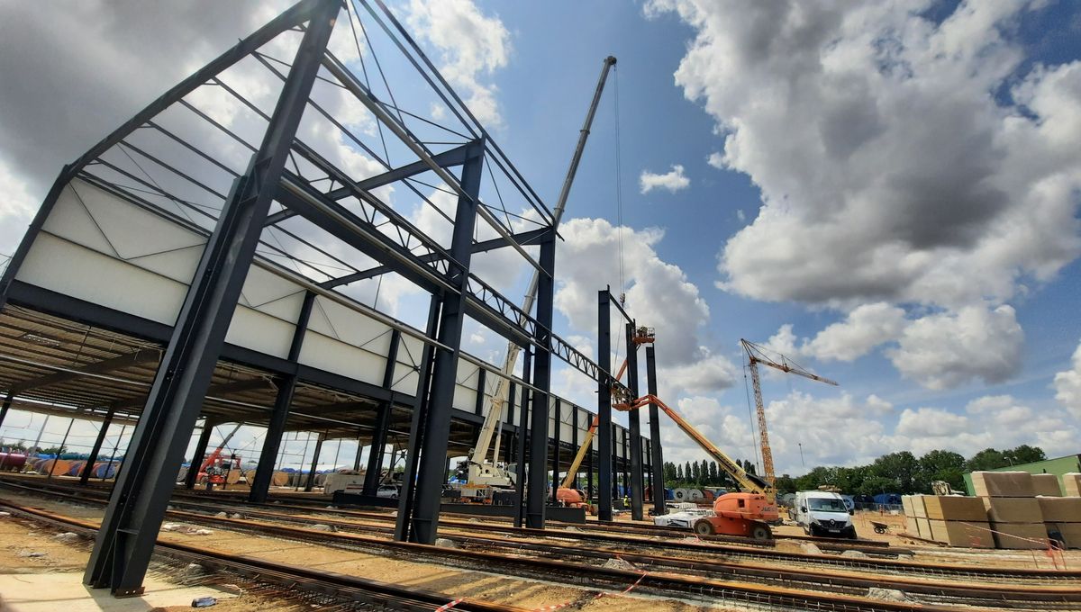 Construction d'un bâtiment de 16.000 m² sur le site Prysmian de Gron (Yonne) en juin 2023