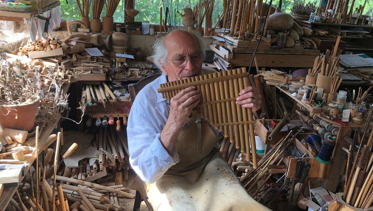 Jeff Barbe fabrique à la demande différents types d'instruments, comme cette flute de pan.