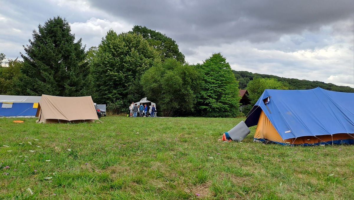 Une colonie de vacances s'est installée dans un camping à la ferme à Gourgeon.