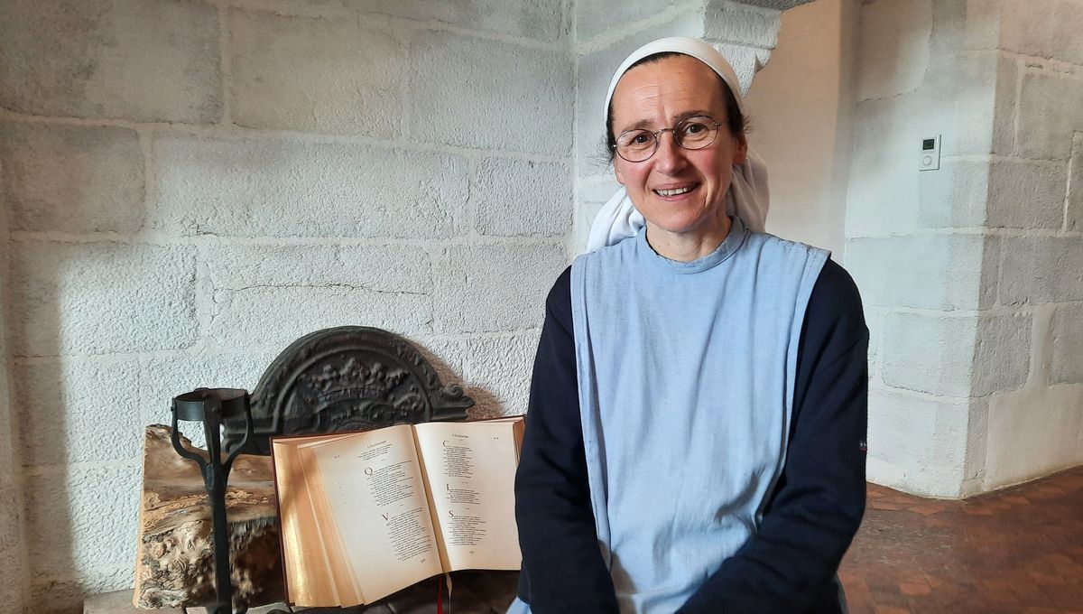 Sœur Claire Annaël, prieure de la communauté des sœurs des Fraternités monastiques de Jérusalem qui vit au Mont Saint-Michel.