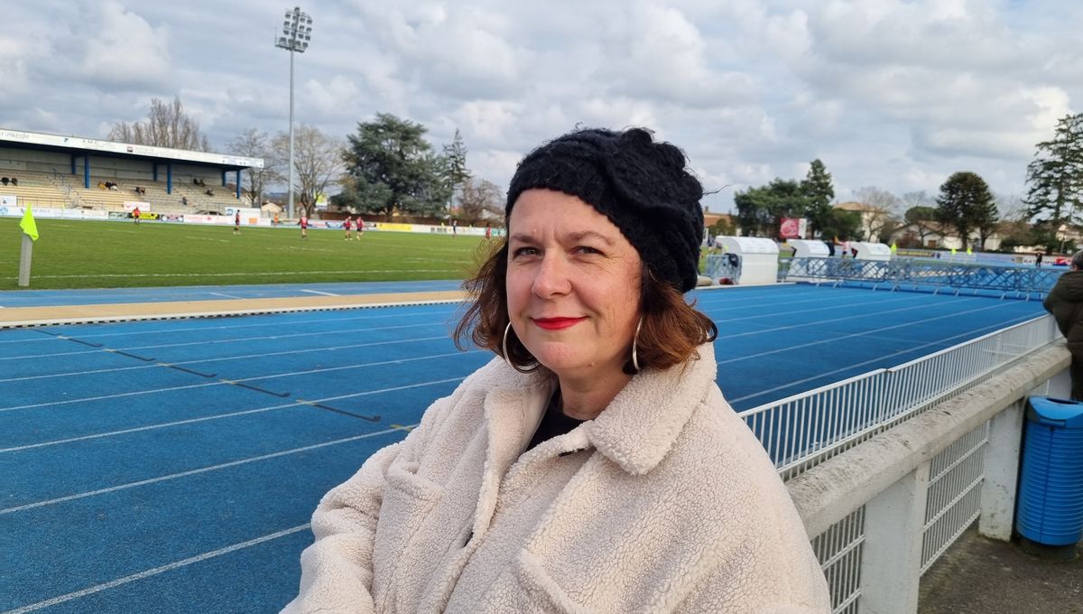 Catherine est une grande fin de rugby. Ici, elle assite à l'entrainement de rugby de son fils Baptiste qui joue au RC Marmande (47).