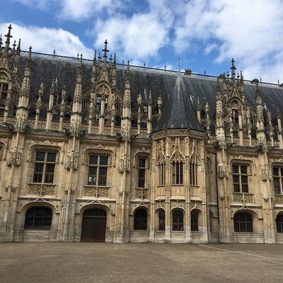 Façade du palais de justice de Rouen.