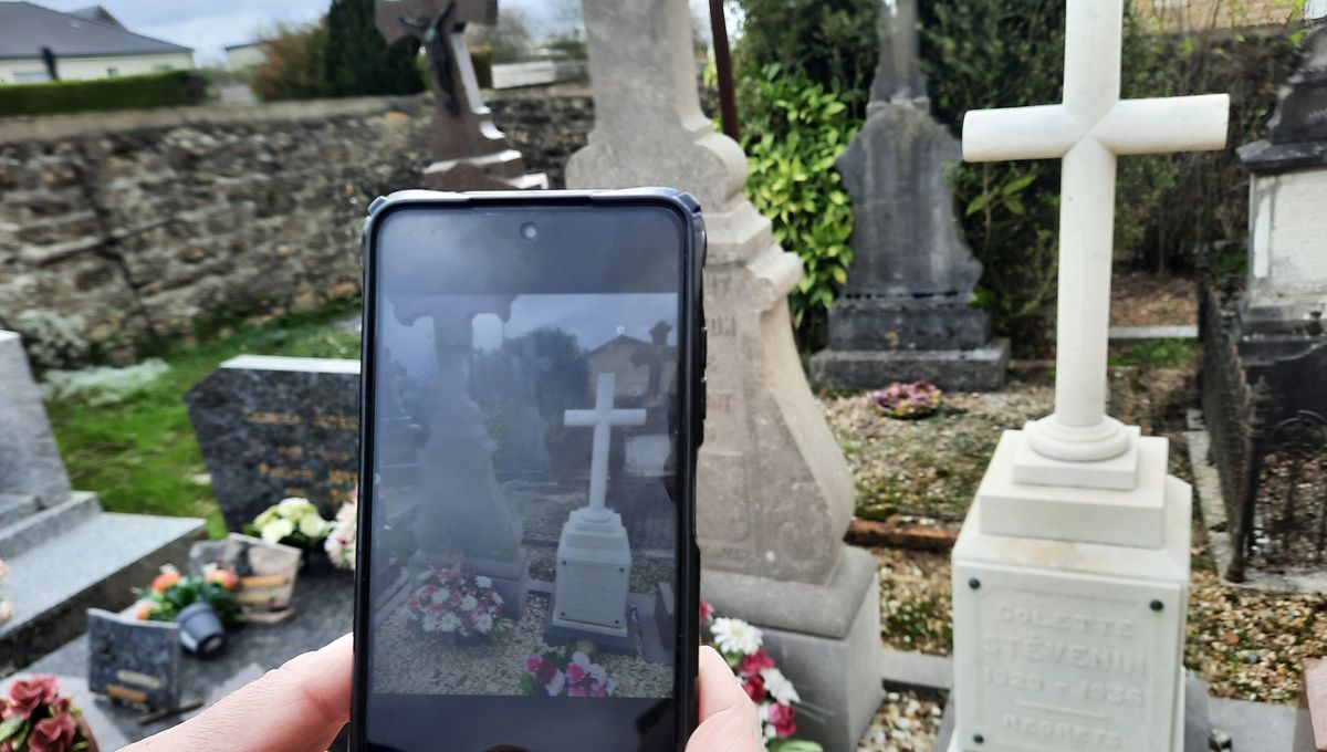 Hélène participe à l'opération "Sauvons nos tombes" en photographiant les tombes dans des cimetières ardennais