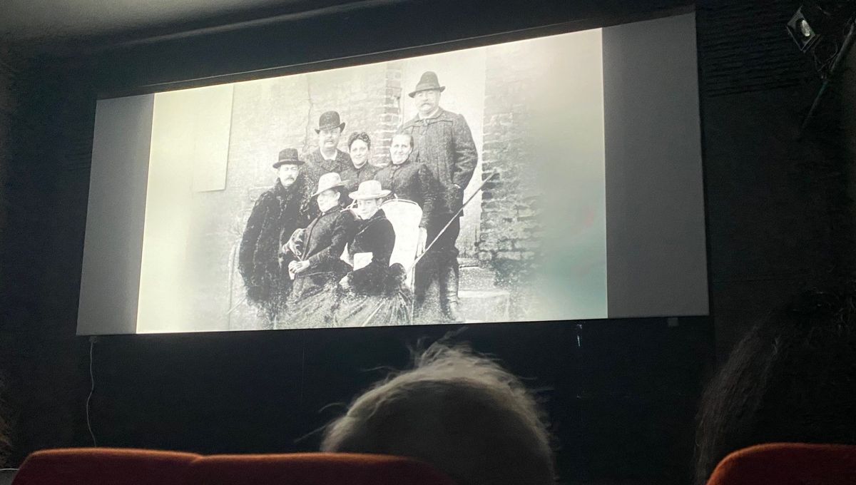 Dans le documentaire, des photos inédites de l'époque des sœurs Tatin