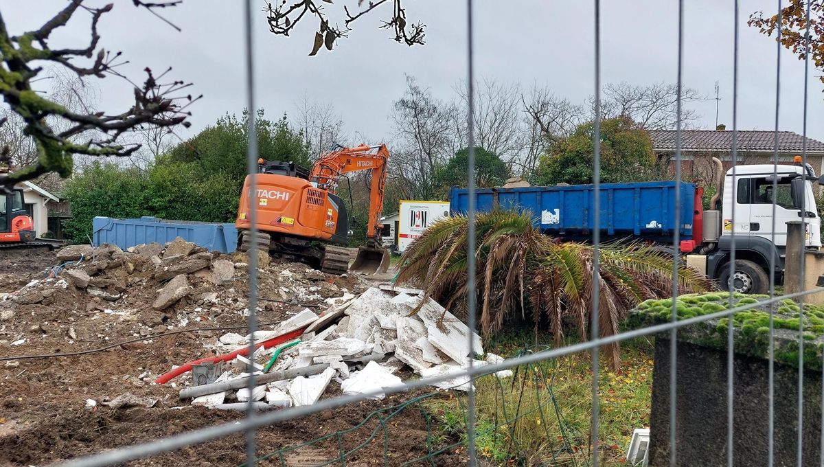 Démolition d'une maison en cours rue du Bois du Pont