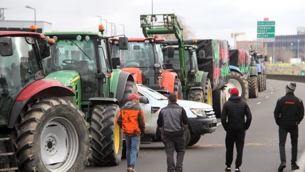 Très grosse mobilisation à Albi avec plus de 500 agriculteurs et 200 tracteurs au moins.