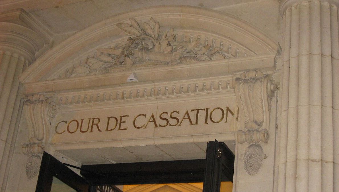 la cour de cassation examine mardi les pourvois de trois avocats de l'affaire de Mazan