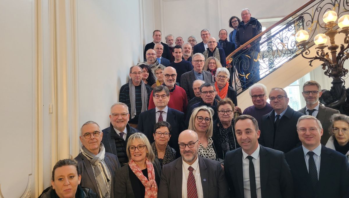 Les élus des communes sélectionnées pour le programme Villages d'Avenir dans la Vienne.