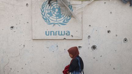 Le logo d'une agence de l'ONU à Gaza, le 28 mai 2024. (EYAD BABA / AFP)