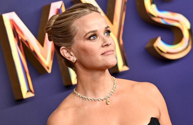 Emmy Awards : Reese Witherspoon et son chignon haut inspiré d’une princesse iconique 