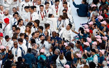 70 000 spectateurs ont pu communier avec les champions des Jeux. AFP/Pool/Gonzalo Fuentes