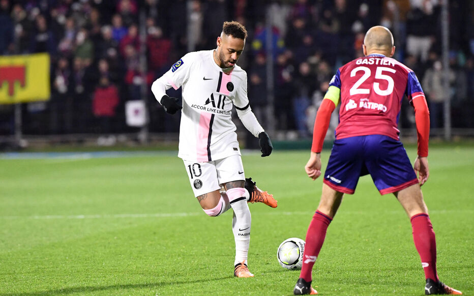 Neymar a inscrit un triplé et offert quelques gestes de classe ce samedi sur la pelouse de Clermont lors de la large victoire du PSG. LP/Icon Sport/Anthony Bibard/FEP