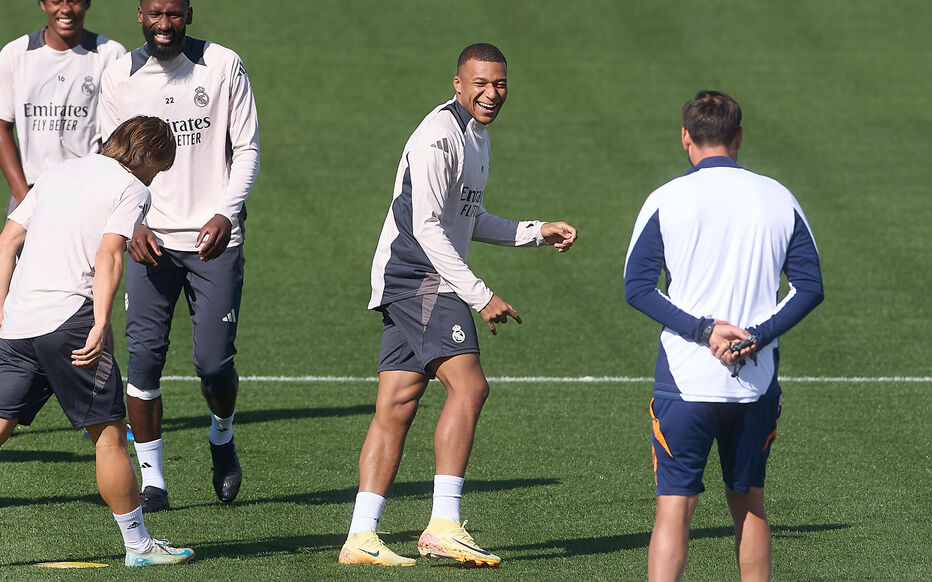 Meilleur joueur lors de la victoire poussive (2-0) contre la Real Sociedad, où il a marqué sur pénalty, Kylian Mbappé fait ses débuts avec les Merengue en Ligue des Champions ce mardi. ICON SPORT/Federico Titone