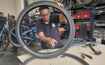 Ivry-sur-Seine, mercredi 18 septembre 2024. Après des années à travailler dans les espaces verts, Lydia a désormais trouvé sa voie. LP/Julien Lec'hvien