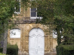 Photo paysage et monuments, Berdoues - L'entrée de l'abbaye, vue de la route.