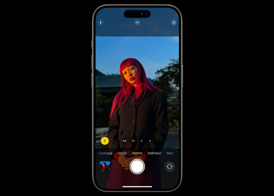 iPhone 15 Pro en mode portrait photo