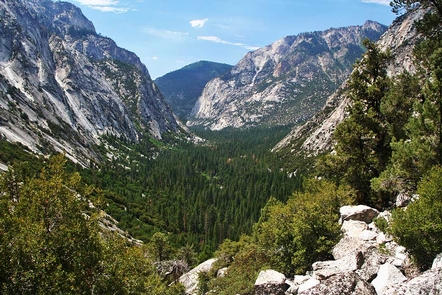 Kings CanyonThe Glaciers carved the Kings Canyon's steep granite cliffs, leaving a wide U-shaped valley.