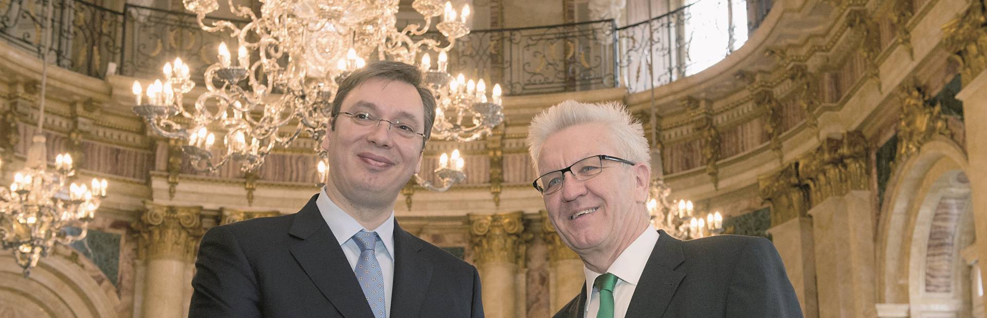 The Prime Minister of the Republic of Serbia, Aleksandar Vucic (L), shakes hands with the State Premier of Baden-Wuerttemberg, Winfried Kretschmann (Green Party, R), in the New Palace in Stuttgart, Germany, 04 February 2015. PHOTO: MARIJAN MURAT/