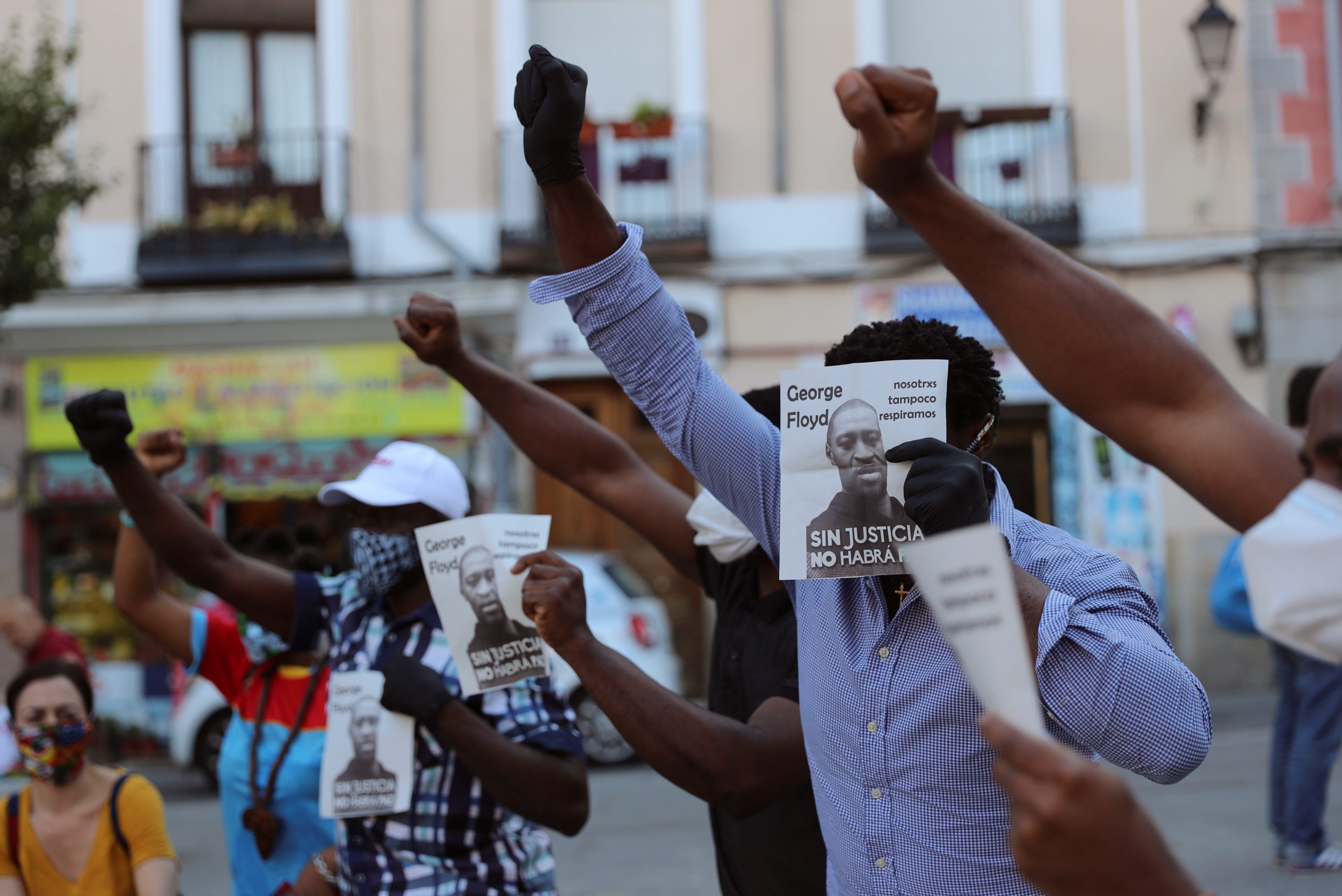 epa08470006 People wear face masks as they hold up signs while taking part in a 'Black Lives Matter' protest in Madrid, Spain, 06 June 2020. The anti-racism demonstration was held to condemn the killing of George Floyd, a 46-year-old African-American man who died on 25 May after being detained by police officers in Minneapolis (Minnesota), USA, and to express solidarity with the BLM-led protests currently taking place throughout the US. Video footage recorded by bystanders appeared to show police officer Derek Chauvin forcefully kneeling on Floyd's neck for several minutes while the latter pleaded that he couldn't breathe and three other officers passively looked on. Outrage over this new alleged killing of an unarmed black man at the hands of US police has spread across the country and abroad, giving rise to many spontaneous protests around the globe and some riots in major American cities.  EPA/Rodrigo Jimenez