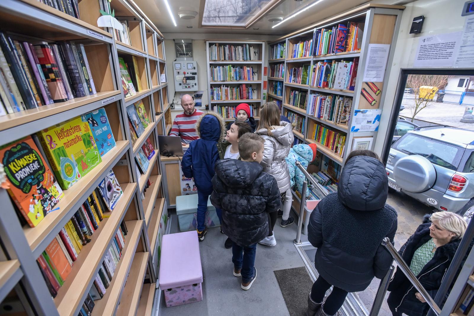 02.03.2023.,  Zagreb - Bibliobus knjiznica grada Zagreba u posjeti Pojatnom. Photo: Igor Soban/PIXSELL