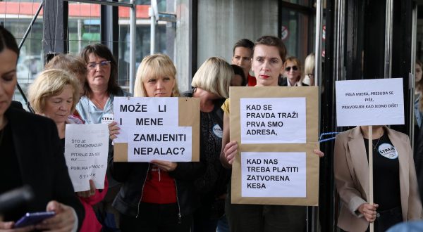 05.06.2023., Zagreb - Strajk drzavnih i lokalnih sluzbenika i namjestenika RH ispred Opcinskog gradjanskog suda. Photo: Emica Elvedji/PIXSELL