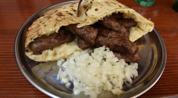 08.06.2015., Sarajevo - Sarajevski cevapi."nPhoto: Hrvoje Jelavic/PIXSELL