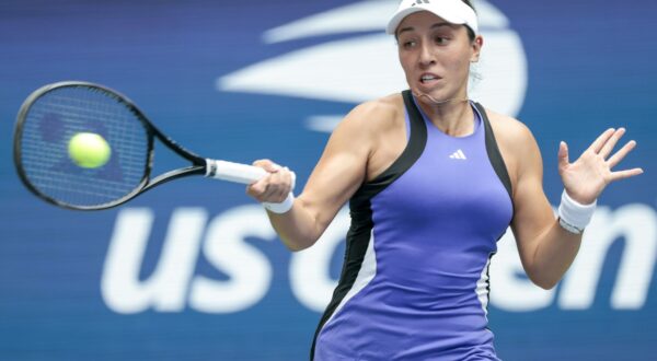 epa11572373 Jessica Pegula of the US hits a return to Sofia Kenin of the US during their second round match at the US Open Tennis Championships at the USTA Billie Jean King National Tennis Center in Flushing Meadows, New York, USA, 29 August 2024. The US Open tournament runs from 26 August through 08 September.  EPA/JUSTIN LANE