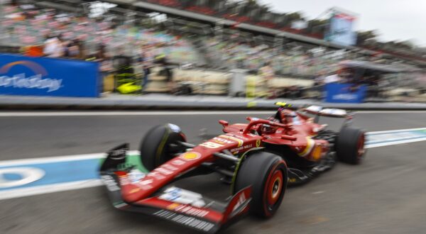 epa11603291 Spanish driver Carlos Sainz Jr of Scuderia Ferrari races at the third practice session of the 2024 Formula One Grand Prix of Azerbaijan, at the Baku City Circuit in Baku, Azerbaijan, 14 September 2024. The Formula One Grand Prix of Azerbaijan will take place on 15 September 2024.  EPA/YURI KOCHETKOV