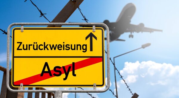 14 September 2024: A sign with the inscription Zurückweisung signals the end of asylum in Germany. Symbolic image of the rejection of asylum seekers and the political measures for border control and migration policy. PHOTOMONTAGE *** Ein Schild mit der Aufschrift Zurückweisung signalisiert das Ende des Asyls in Deutschland. Symbolbild die Ablehnung von Asylsuchenden sowie die politischen Maßnahmen zur Grenzkontrolle und Migrationspolitik. FOTOMONTAGE,Image: 907601604, License: Rights-managed, Restrictions: imago is entitled to issue a simple usage license at the time of provision. Personality and trademark rights as well as copyright laws regarding art-works shown must be observed. Commercial use at your own risk., Model Release: no, Credit line: Michael Bihlmayer / imago stock&people / Profimedia