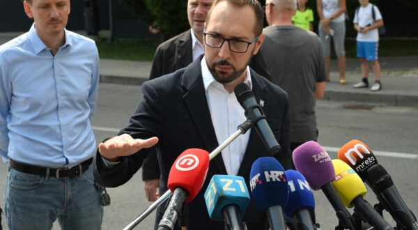 4.9.2024., Zagreb - U Veslackoj ulici pored parkiralista gradonacelnik Grada Zagreba Tomislav Tomasevic odrzao je konferenciju za medije povodom uvodjenja reda na parkiralistima u Gradu Zagrebu. Photo: Davorin Visnjic/PIXSELL