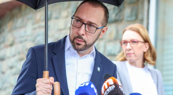 12.09.2024., Zagreb - Langov trg. Gradonacelnik Grada Zagreba Tomislav Tomasevic, odrzao je konferenciju za medije na temu parkinga. Photo: Sanjin Strukic/PIXSELL