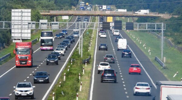 17.07.2023., Zdencina - Gust promet na autocesti A1 u oba smjera. Photo: Matija Habljak/PIXSELL