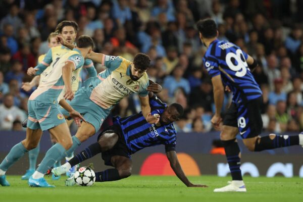 Soccer Football - Champions League - Manchester City v Inter Milan - Etihad Stadium, Manchester, Britain - September 18, 2024 Inter Milan's Marcus Thuram in action with Manchester City's Josko Gvardiol REUTERS/Phil Noble Photo: Phil Noble/REUTERS