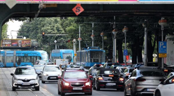 03.07.2023., Zagreb - Prometna guzva u Savskoj cesti.  Photo: Emica Elvedji/PIXSELL