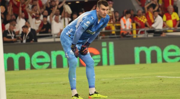 Goalkeeper Dominik Livakovic of Fenerbahce during the Turkish Super League match between Goztepe and Fenerbahce at Goztepe Gursel Aksel Stadium on August 17, 2024 in Izmir, Turkey. Izmir Turkey Copyright: xx Goztepe-FBahce-17824 183,Image: 899590307, License: Rights-managed, Restrictions: , Model Release: no, Credit line: Seskimphoto / imago sportfotodienst / Profimedia