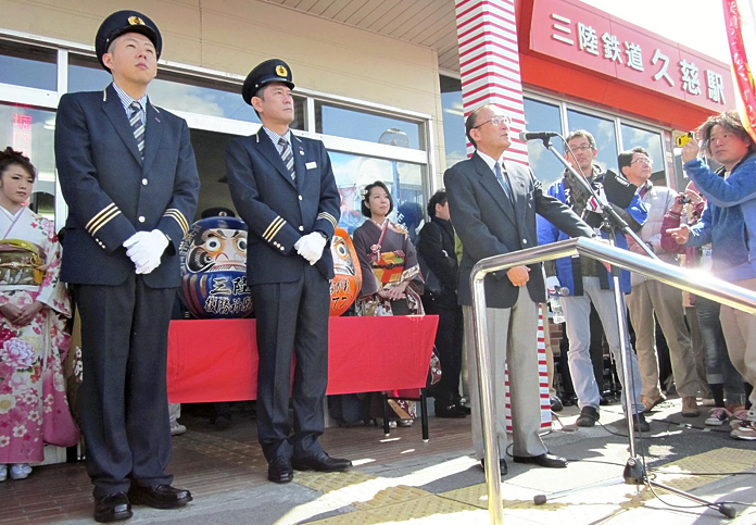 三陸鉄道の「あまちゃん」撮影秘話…床に腹ばいになって速さを指示!?