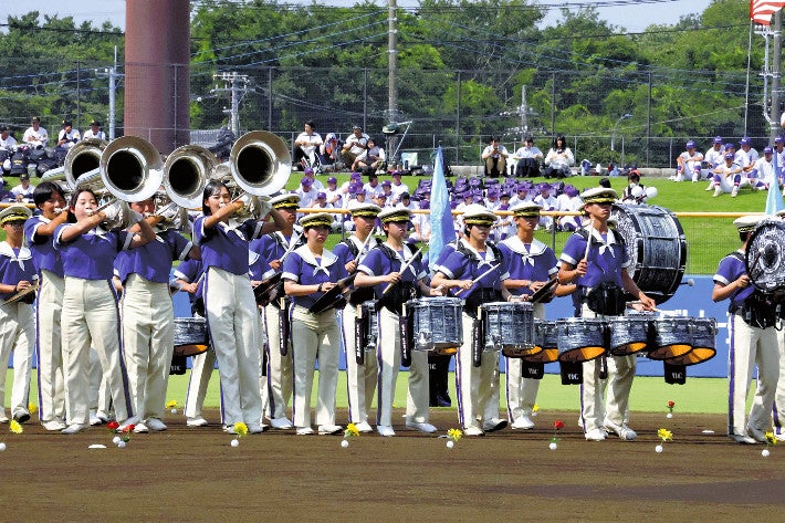 高校野球茨城大会の開会式で演奏する大洗高校マーチングバンド部（６日、ノーブルスタ水戸で）