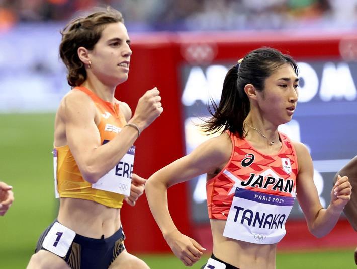 女子１５００メートル準決勝で敗退した田中希実（中央）（８日）＝三浦邦彦撮影