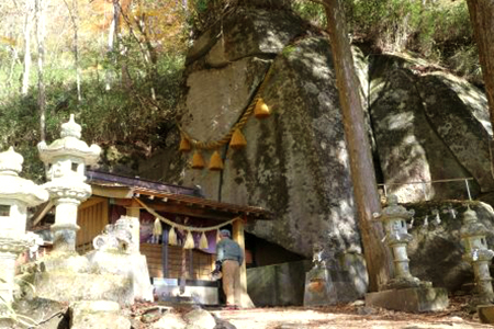 石割神社