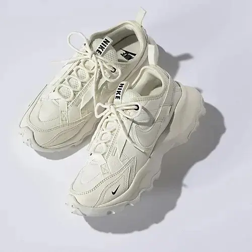 NIKE ナイキ　ウィメンズ　TC7900