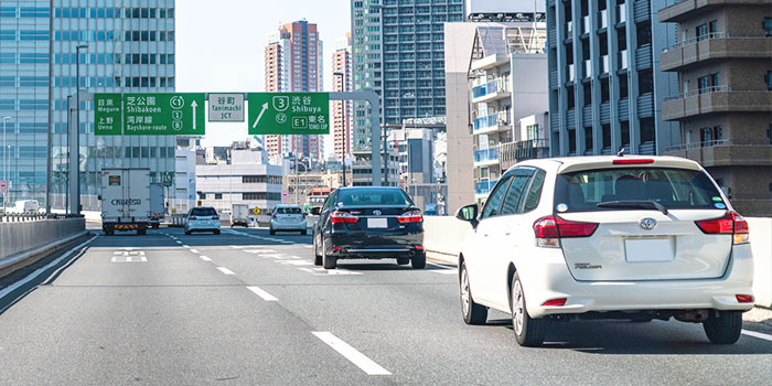 高速道路の乗り方や走り方とは？入り口から降りるまでの流れと注意点を解説