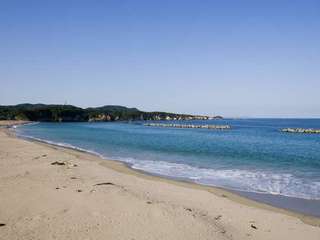 千鳥が浜は白い砂浜で美しいです