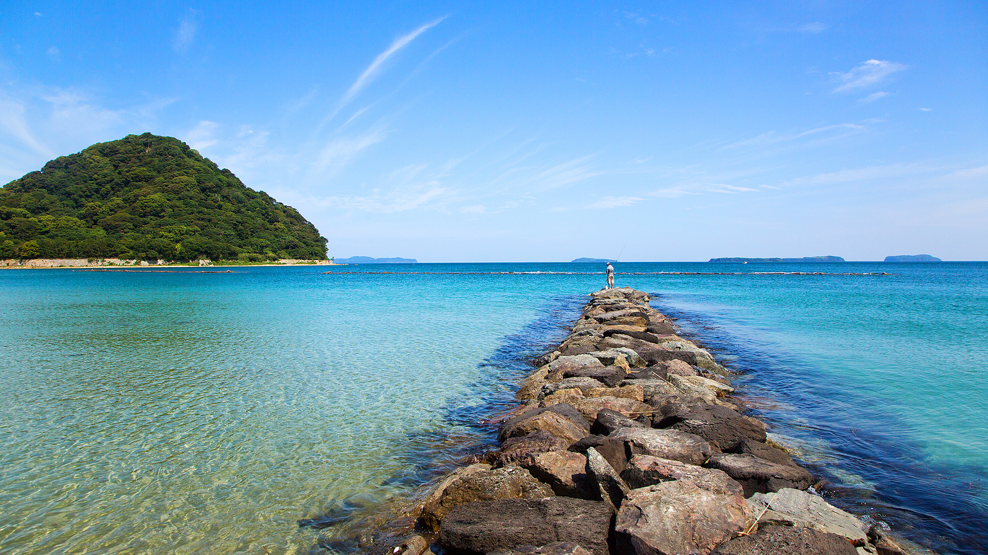 季節によって海の色も様々に変化します